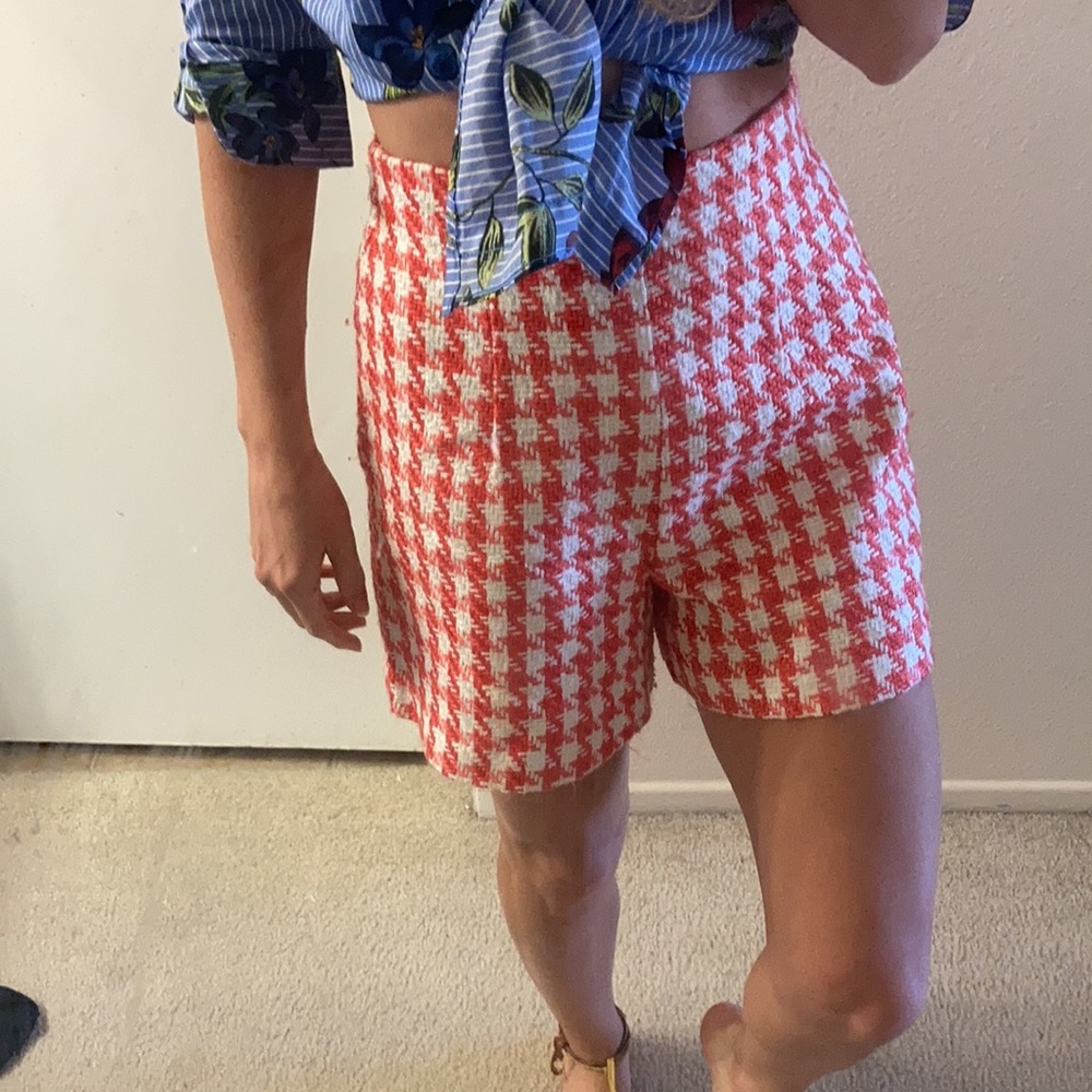Vintage high waisted houndstooth shorts